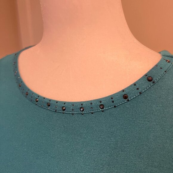 Cable & Gauge Green long sleeve top with split sleeves and beadwork, Size Med - Picture 2 of 8